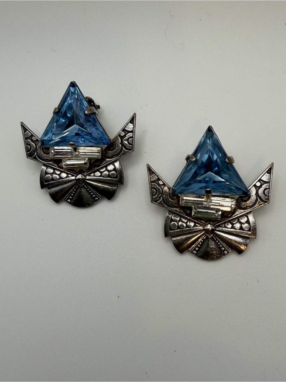 Vintage Art Deco revival blue crystal rhinestone clip on earrings